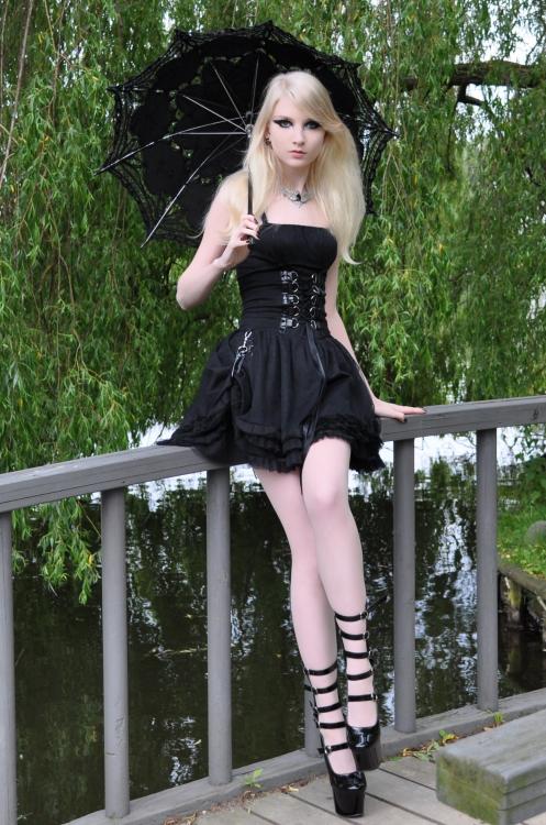 beautiful-gothic-girl-in-black-dress.jpg