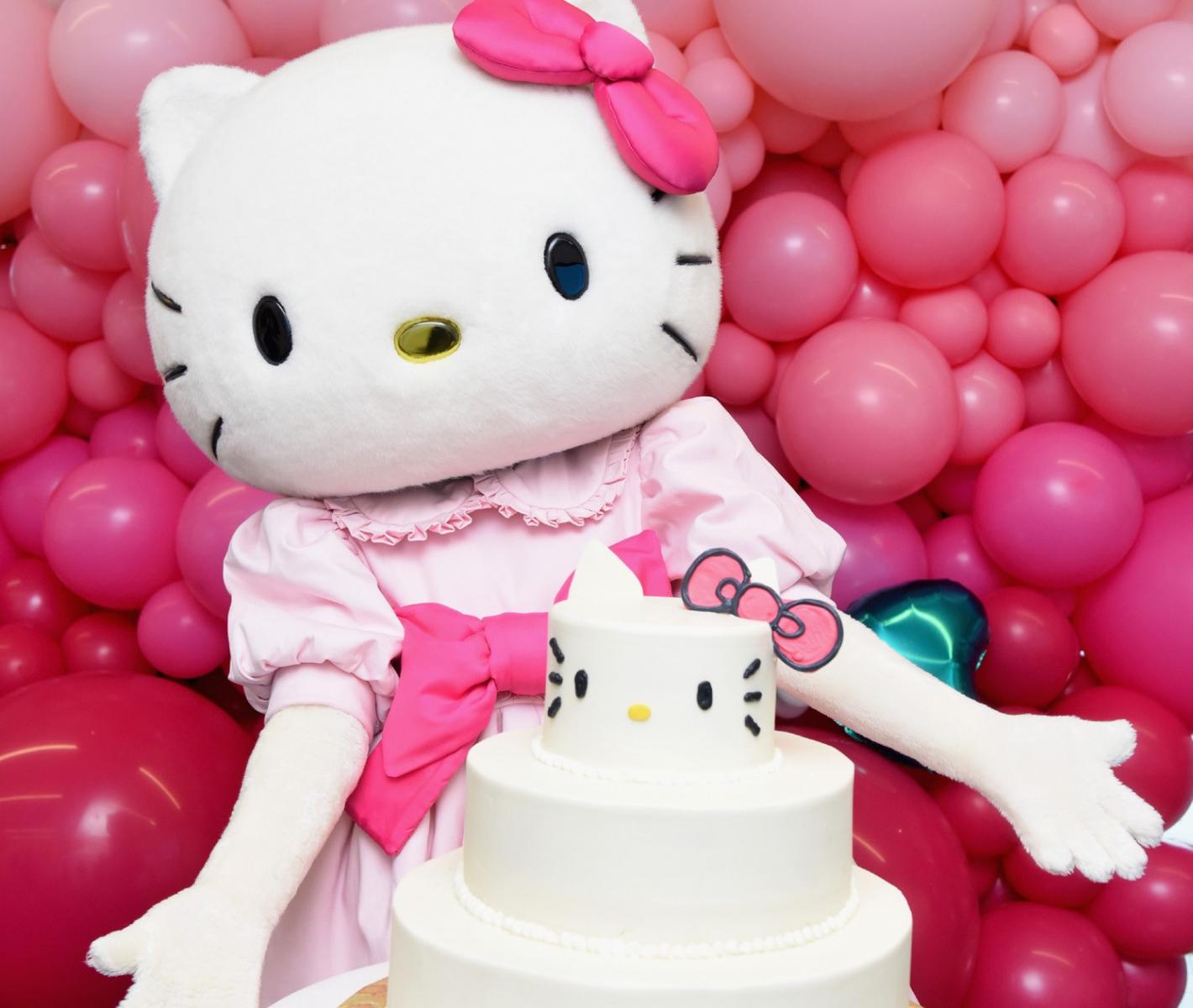 large.1659675170_proactiv_x_hello_kitty_launch_event_-_happy_birthday_to_you121518.jpg